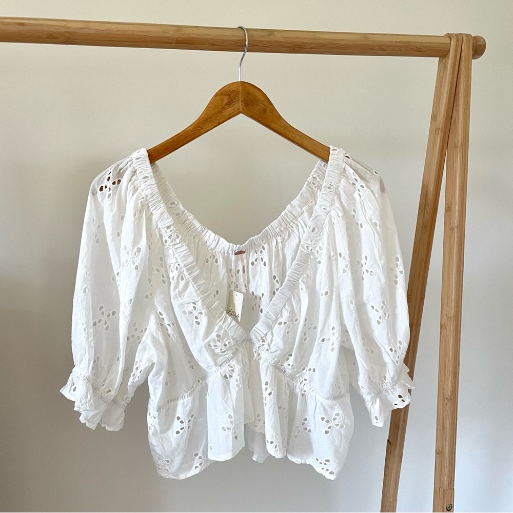 NWT Free People Eyelet Ruffle V-neck Blouse in Optic White - XL - Picture 1 of 5